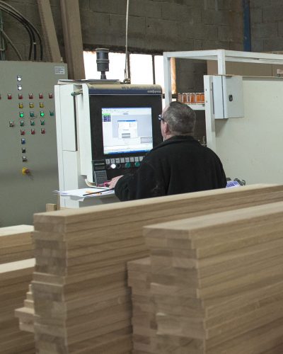 26/03/2018 - CORRE - HAUTE SAÔNE - FRANCE -  Societe DETROYE  Fabrique des éléments en bois massif sur mesure sous 4 jours  -  © laurent cheviet